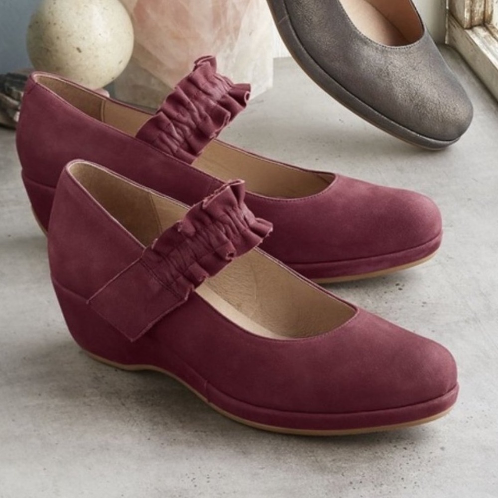 SUNDANCE Walk in the Park Mary Jane Ruched Strap Red Suede Wedge Shoes US 9 EU40